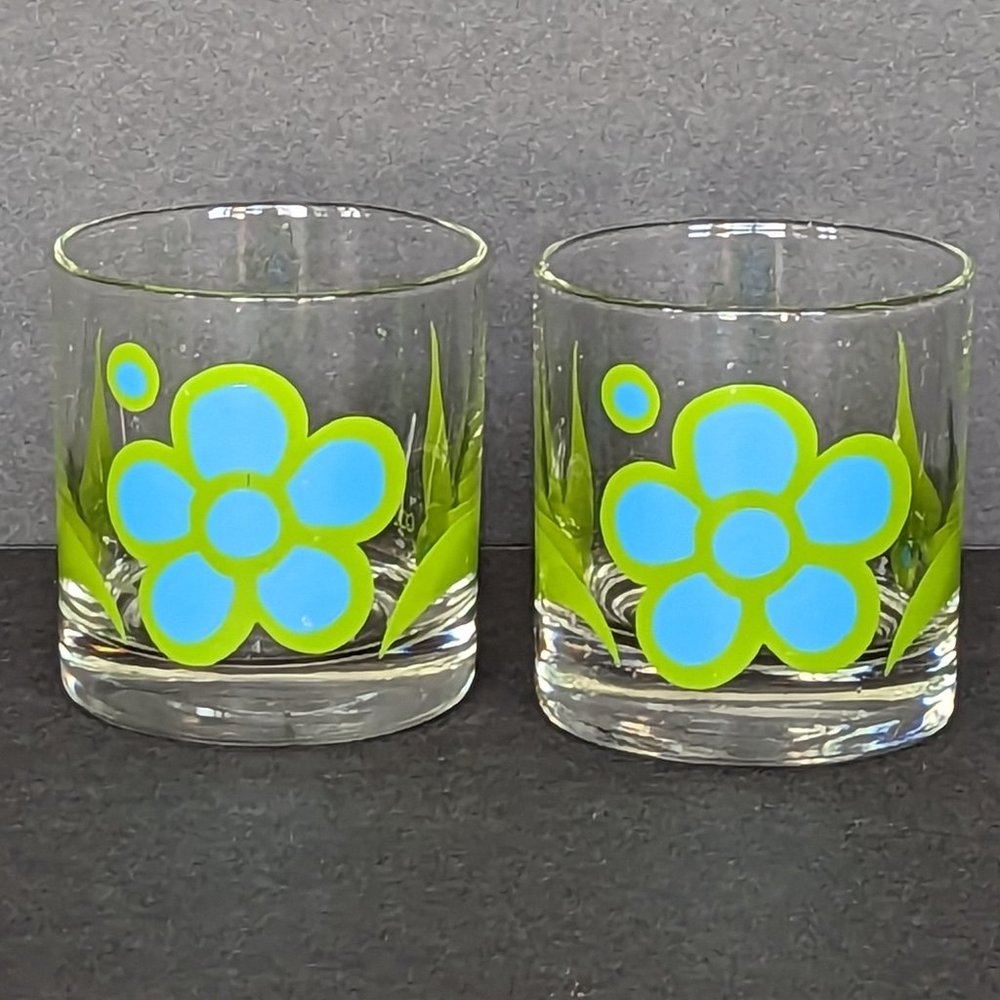 Set of 2  Vintage Colony Glass Barware Glasses Flower Power Daisy Blue and Green